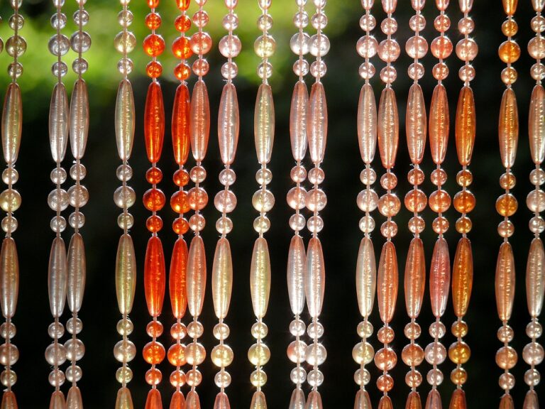 bead-curtain-941387_1280